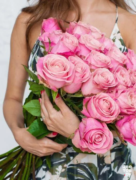 Монобукет из 25 нежно-розовых роз