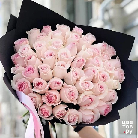 Монобукет из 51 нежно-розовой розы