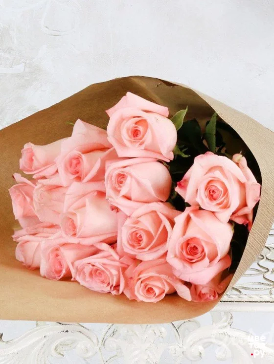 Монобукет из 15 нежно-розовых роз